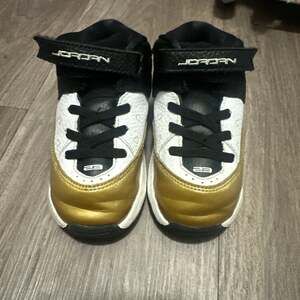 Jordan Nike B'Loyal Unisex Kids Toddler Basketball Sneakers Gold Black White Sz